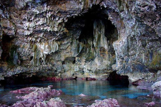 阿瓦基洞穴：国王的洗澡池