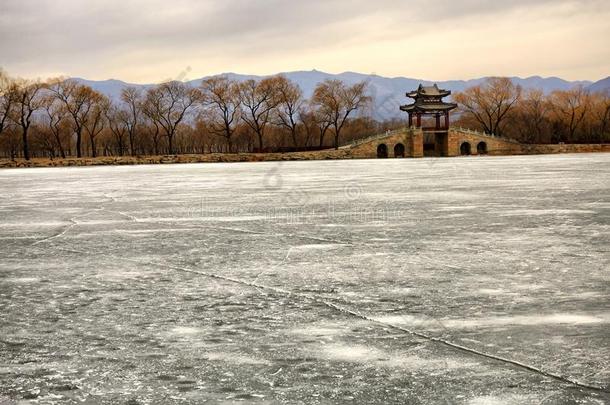 北京瓷器傍晚冰冻的冰
