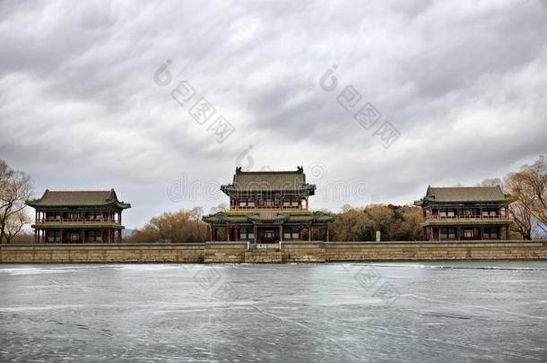 北京建筑瓷器云多云的