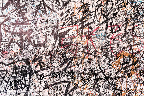 柏林德国5月22日：街头艺术由未知艺术家于2010年5月22日在柏林德国。 因为柏林是街头艺术的中心，是典型的
