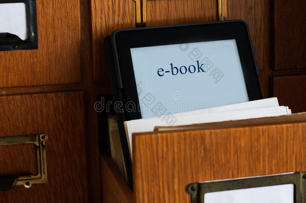 电子书阅读器在图书馆-新的技术概念
