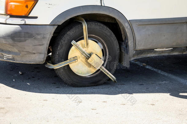 意外酒精反对的防盗汽车