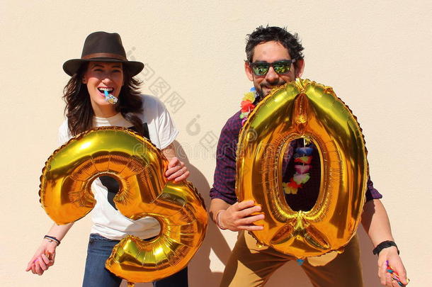 幸福的夫妇庆祝三十年的生日