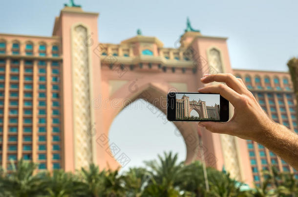 手游客拍摄亚特兰蒂斯酒店的照片