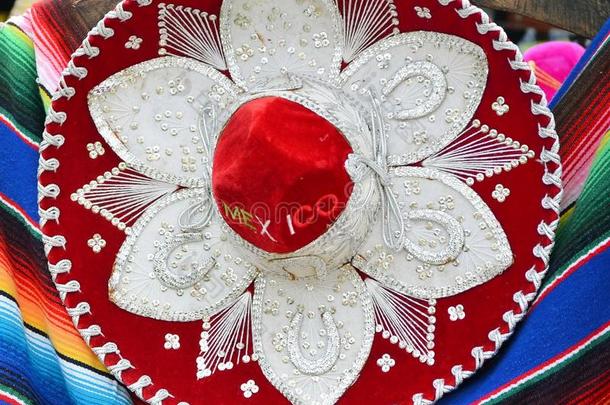五颜六色的墨西哥松边帽纪念品