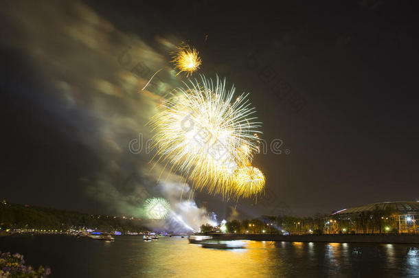 庆祝胜利日（<strong>二</strong>战）70<strong>周年</strong>莫斯科，俄罗斯。 莫斯科河堤上的烟花