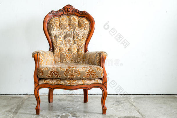 古典风格的扶手椅沙发沙发在老式房间