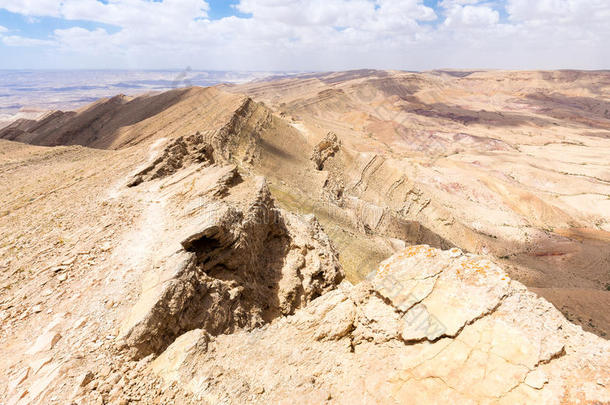 沙漠火山口悬崖山脉。
