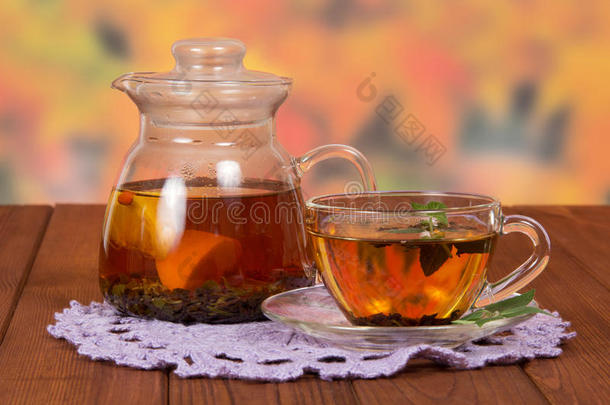 茶壶和一杯茶