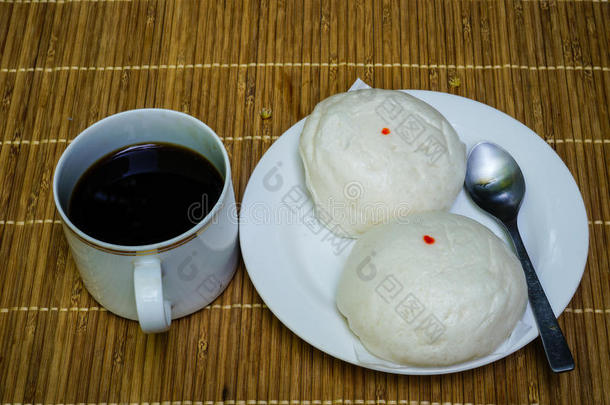 中国的东西面包和黑咖啡