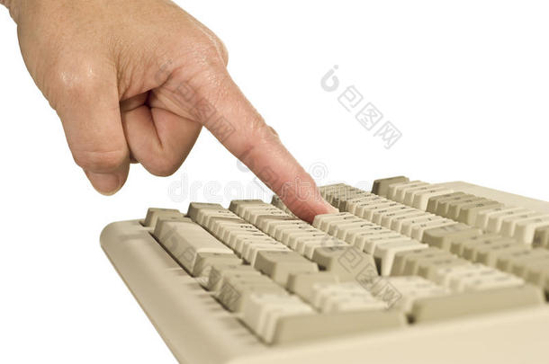手指按键盘键隔离在白色上