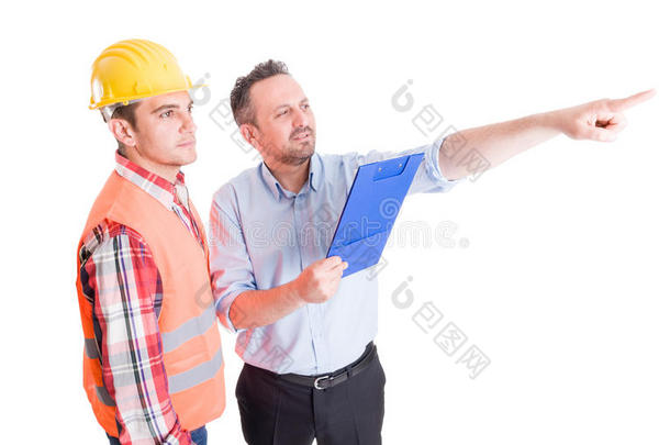 建设现场检查员和建筑商或承包商