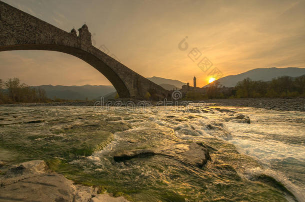 博比奥桥<strong>高脚杯</strong>意大利风景