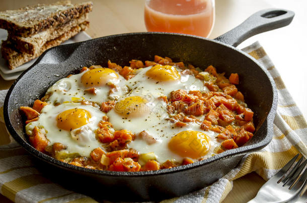 煎鸡蛋和红薯土豆泥