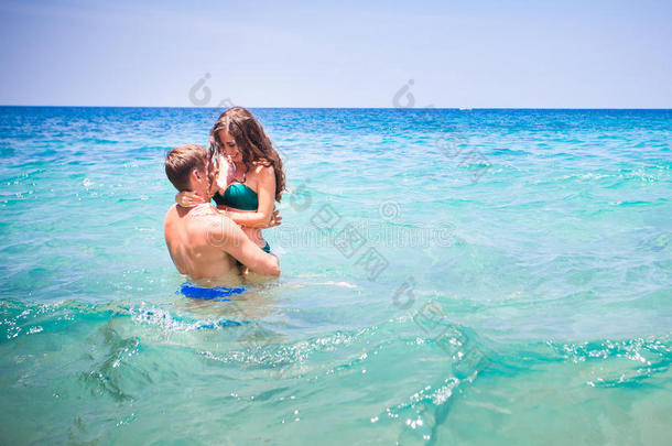巴厘岛海滩蓝色身体新娘
