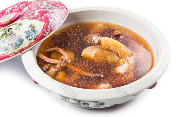 中国老黄黄瓜汤砂锅，白色