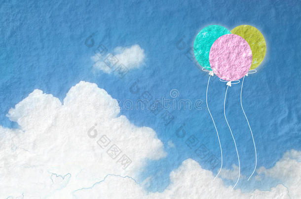 有云和彩色气球的蓝天图片。彩色气球横幅背景。