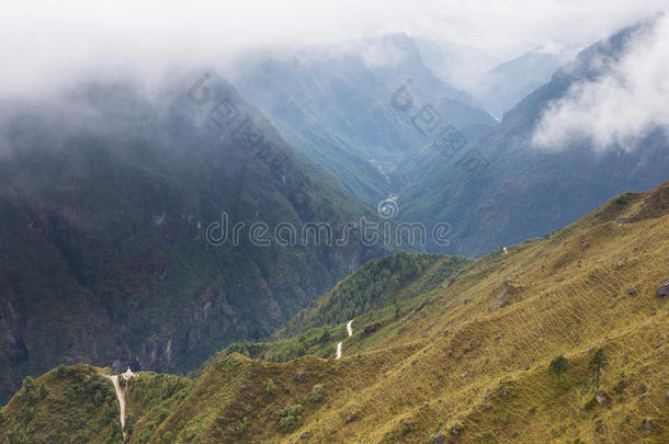 尼泊尔的<strong>深山</strong>峡谷。