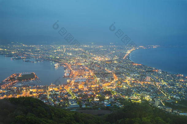 哈科达特，北海道，日本城市天际线从MT。 黎明时哈科达特