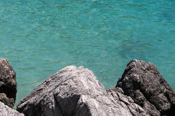 希腊有大石头的海滩。 <strong>暑期</strong>背景