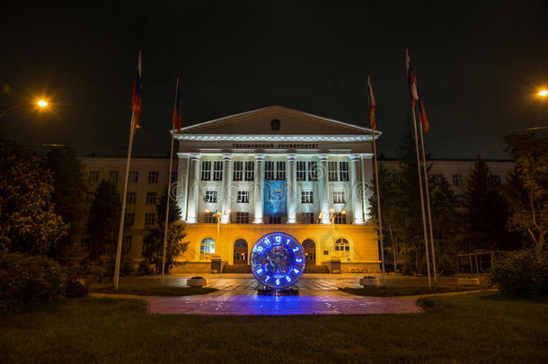 唐州<strong>理工</strong>大学大楼的夜景在罗斯托夫上