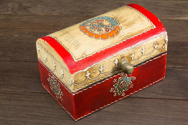 五颜六色的木制珠宝盒民族风格