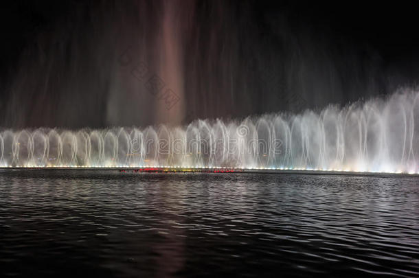 夜间喷泉