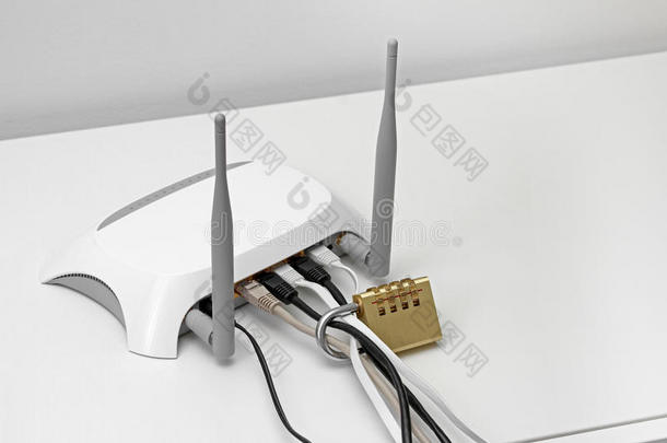 阻塞互联网接入概念-<strong>wifi路由器</strong>与挂锁
