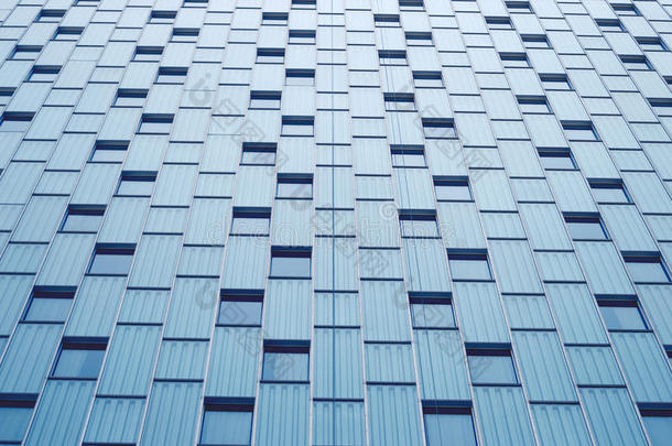 玻璃立面钢蓝背景的抽象视图