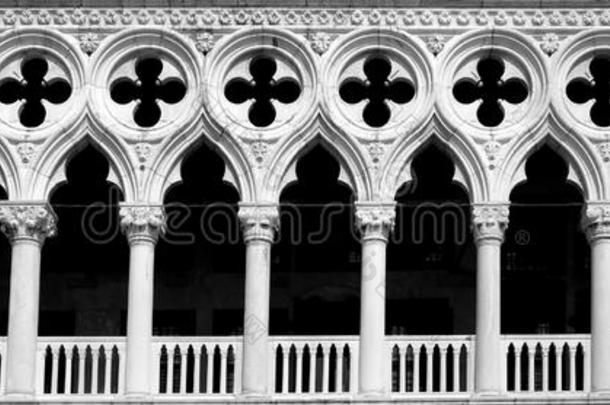 躲避宫殿拱门，威尼斯，意大利
