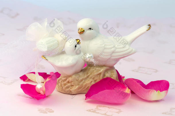 情侣雕像一对婚礼鸽子情人节爱情