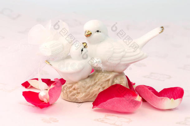 情侣雕像一对婚礼鸽子情人节爱情