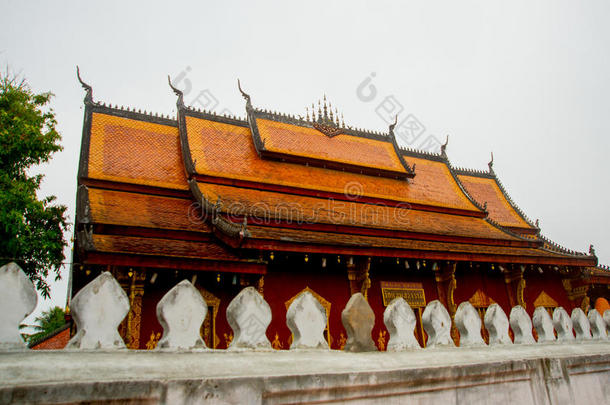 佛教寺庙。 寺庙的屋顶。LuangPrabang.laos。