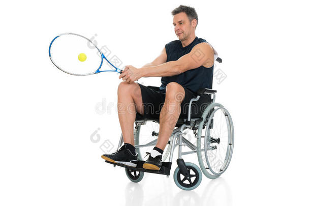 残疾人运动员打网球