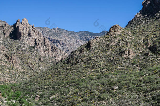 亚利桑那州蓝色峡谷面对丘陵