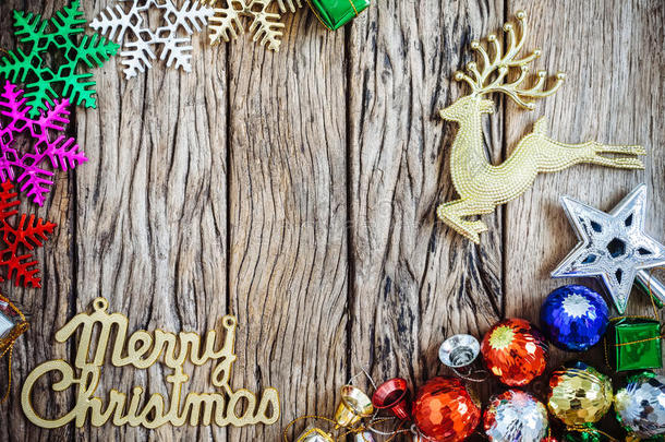 装饰在木头上的圣诞边框