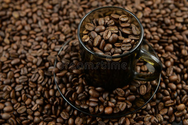 装满咖啡豆的咖啡