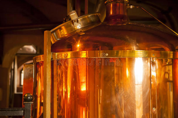 威士忌用铜容器。