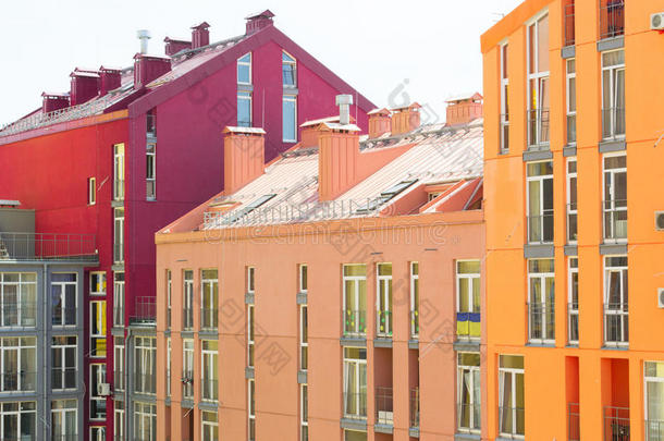 彩色住宅楼的鸟瞰图。 房地产和住房