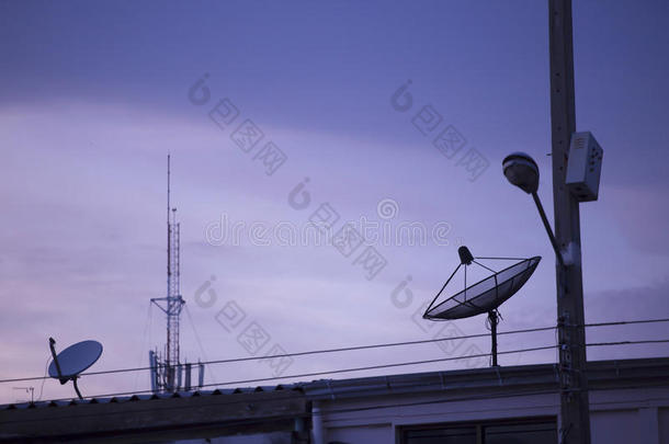 天线背景蓝色广播电缆
