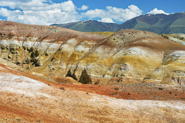 彩色粘土沉积在阿尔泰山或火星谷，基齐尔-钦