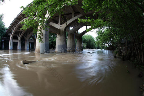 淹没巴顿小溪，纪念洪水在<strong>奥斯汀</strong>德克萨<strong>斯</strong>州。