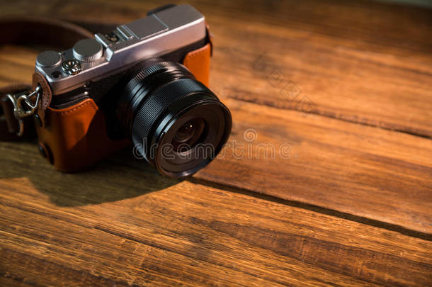一台漂亮的棕色相机
