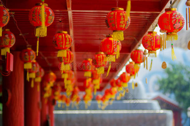 专注于红色中国灯笼与汉字祝福