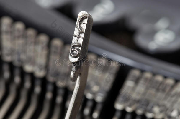 6台旧锤子打字机