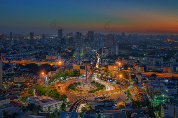 曼谷城市夜景，主要交通高速
