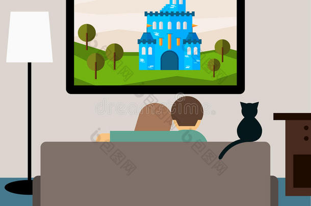 时尚平面风格的明亮插图，夫妇和猫坐在沙发上看电视上的冒险电影