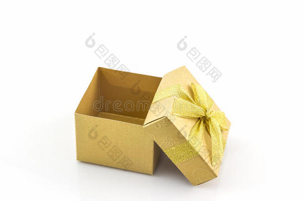 带丝带<strong>蝴蝶结</strong>的<strong>金色</strong>礼品盒。