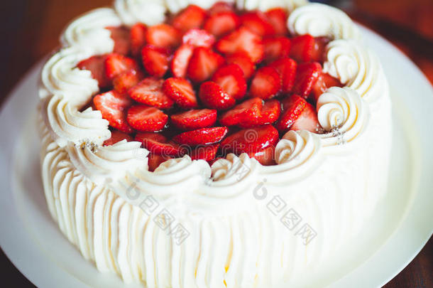 鲜奶草莓蛋糕