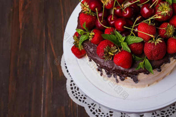 美味的樱桃和草莓蛋糕，<strong>顶级</strong>景观